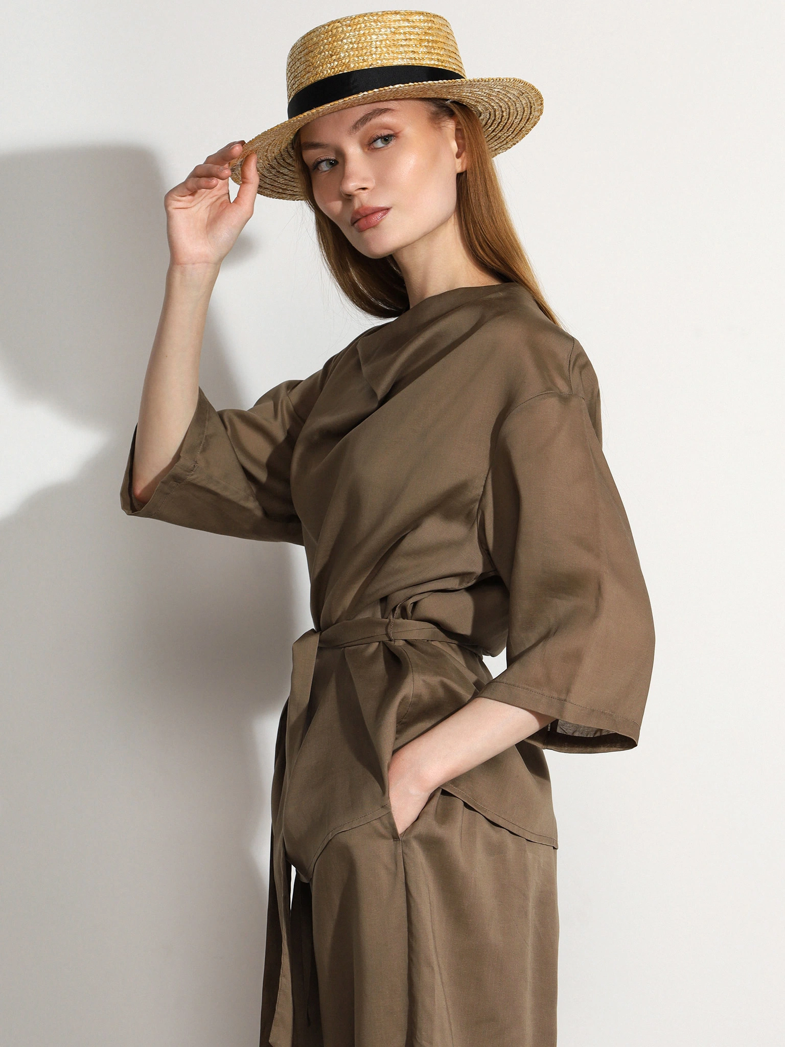 Блуза песочного цвета с поясом